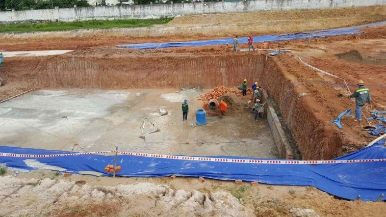 Khởi công từ năm 2017, Kingsway Tower có 3 blocks nhà cao 20 tầng liền kề nhau. bao gồm 496 cưn hộ. Dự kiến, Kingsway Tower sẽ bàn giao nhà trong quý I/2019. Ảnh: Tapchicanho.