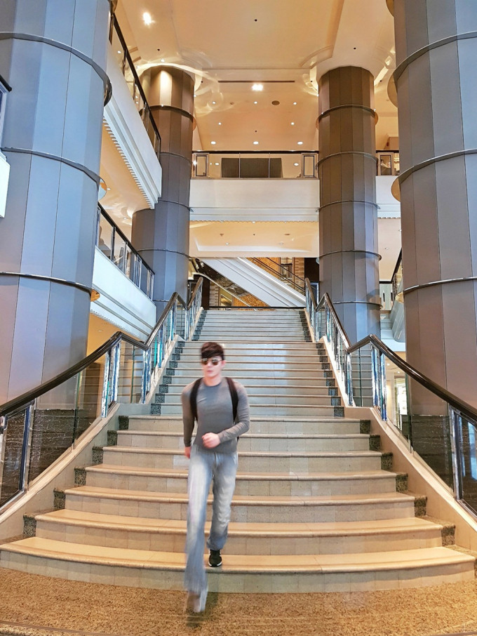 Trang phục, phụ kiện của Nathan Lee có giá từ hàng chục tới hàng trăm triệu đồng. Ảnh: Phapluatplus.