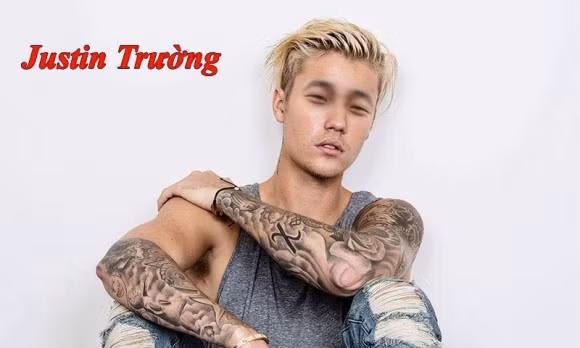 Justin Bieber lạnh lùng hơn với đôi mắt híp.