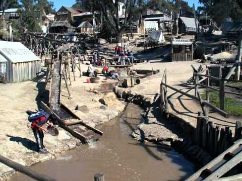Ngày nay, Ballarat chỉ còn Sovereign Hill làm dấu tích, nơi có một bảo tàng ngoài trời tái dựng lại cảnh quan và đời sống của các năm đầu thời tìm vàng. Ảnh: Youtube.