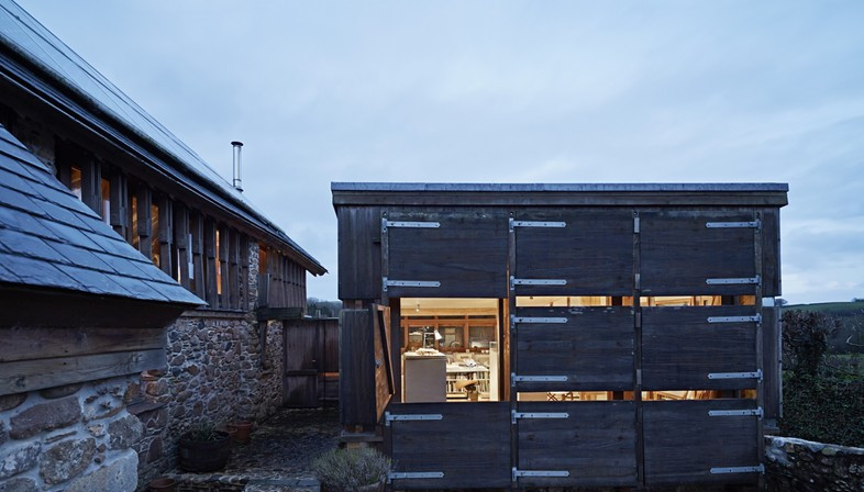 Toàn bộ chi phí thiết kế nhà và cải tạo công trình khoảng 11.000 bảng Anh (hơn 300 triệu đồng).