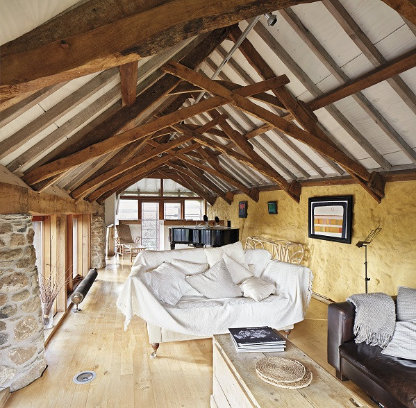 Chẳng ai nghĩ một ngôi nhà hiện đại như thế này lại được cải tạo từ một chuồng gia súc bỏ hoang nhiều thế kỷ.