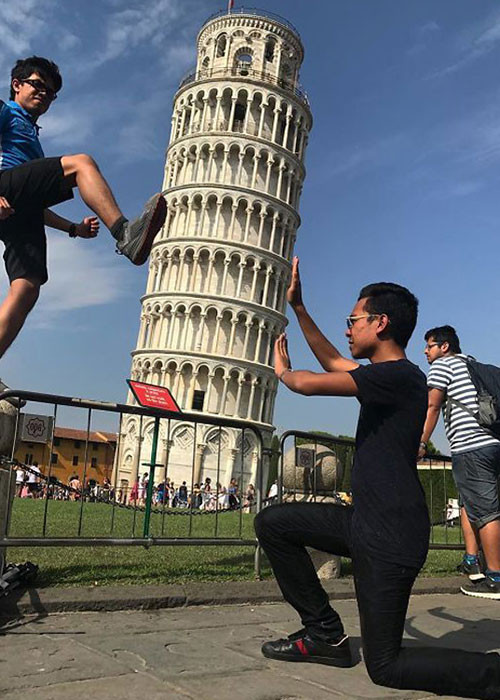 Đạp nữa cũng không thể ngã được đâu.