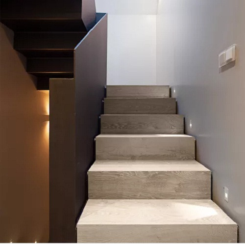 Mẫu cầu thang chắc chắn và an toàn cho nhà có trẻ nhỏ và người cao tuổi. Ảnh: Tarimas de Auto.