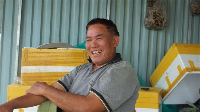 Sau 2 năm nuôi ốc hương ông Trần Quốc Vựng đã trở thành triệu phú. Đầu năm 2017, với 1ha đất thuê, ông Vựng đầu tư gần 1 tỷ đồng thả nuôi 4,2 triệu con giống. Ảnh: Nongnghiep.