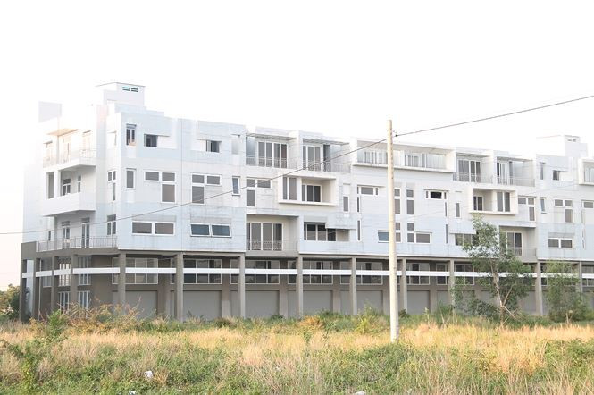 Từ việc quảng cáo của siêu dự án, thời điểm cách đây gần 10 năm nơi đây đã tạo nên cơn sốt đất chưa từng có trong lịch sử Bình Dương. Mỗi ngày có hàng trăm khách hàng cả nước đổ về Thành phố Mới Bình Dương để mua đất...