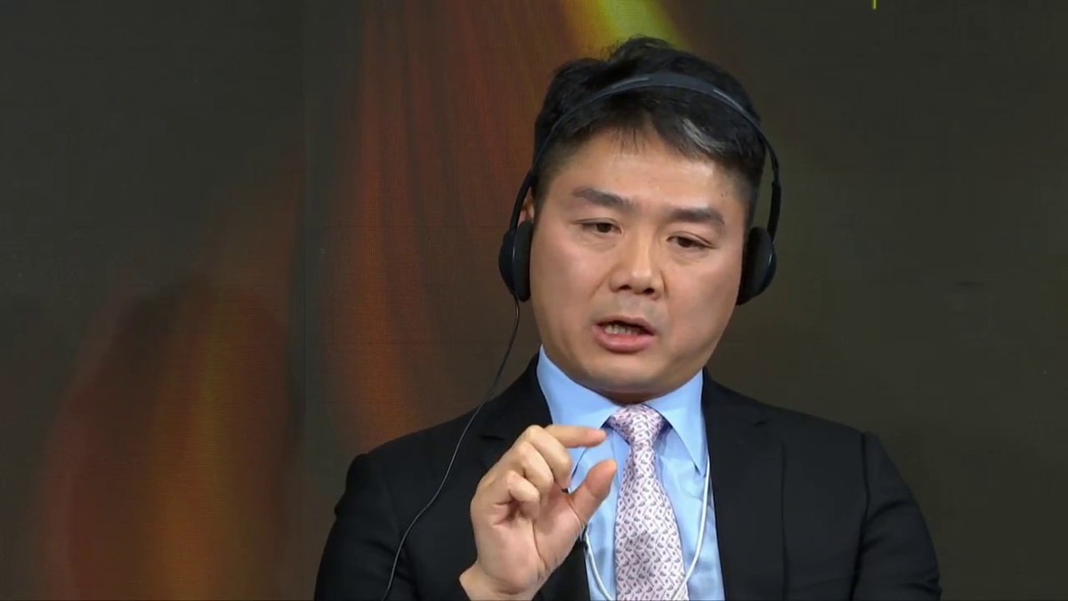 Năm 1998, sau khi trả hết nợ, ông mở gian hàng bán linh kiện máy tính. Trong vòng 5 năm, Liu đã thiết lập được 1 chuỗi gồm 12 cửa hàng, đạt doanh thu hơn 10 triệu tệ (khoảng 34 tỷ đồng). Ảnh: In.