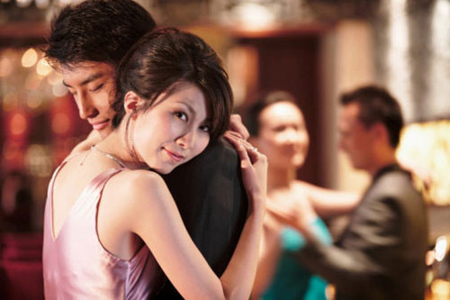 Nhu cầu của khách hàng lớn khiến nhiều công ty phải liên tục tuyển nhân viên mới có thể đáp ứng được số lượng “người yêu hờ” trong dịp lễ này. Ảnh minh họa.