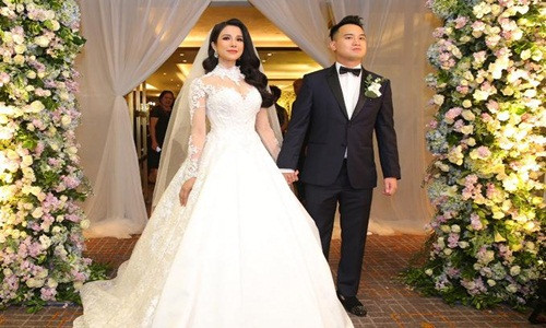 Sau hôn lễ, tiệc cưới của cô dâu Diệp Lâm Anh và chú rể Đức Phạm được tổ chức vào buổi tối cùng ngày ở một khách sạn 5 sao. Ảnh: Khám phá.