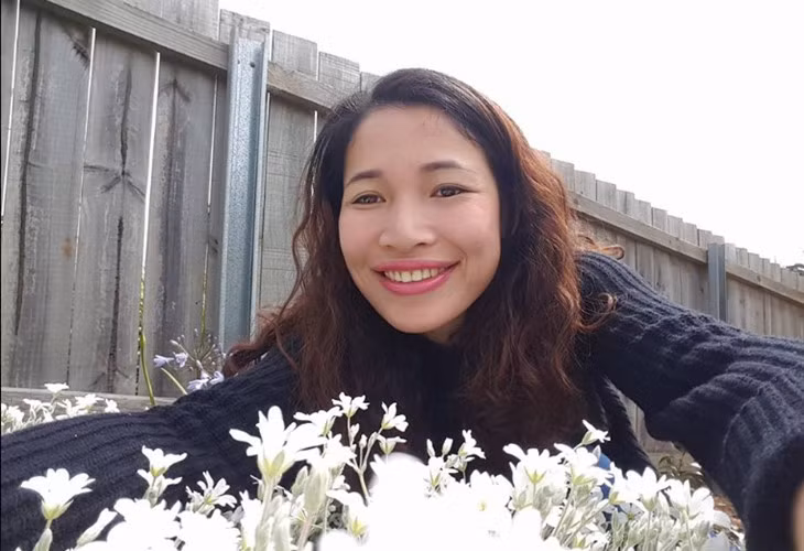 Chị Luyến Morrison trồng nhiều loại hoa khác nhau nhưng nhiều nhất là hoa cúc. Ảnh: FB Luyến Morrison.