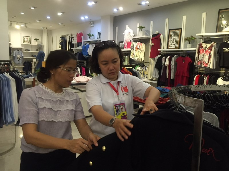 Các cửa hàng tham gia phố Thời trang sẽ được hỗ trợ hoàn toàn miễn phí khi tham gia kinh doanh trên sàn thương mại điện tử. Ảnh: Plo.