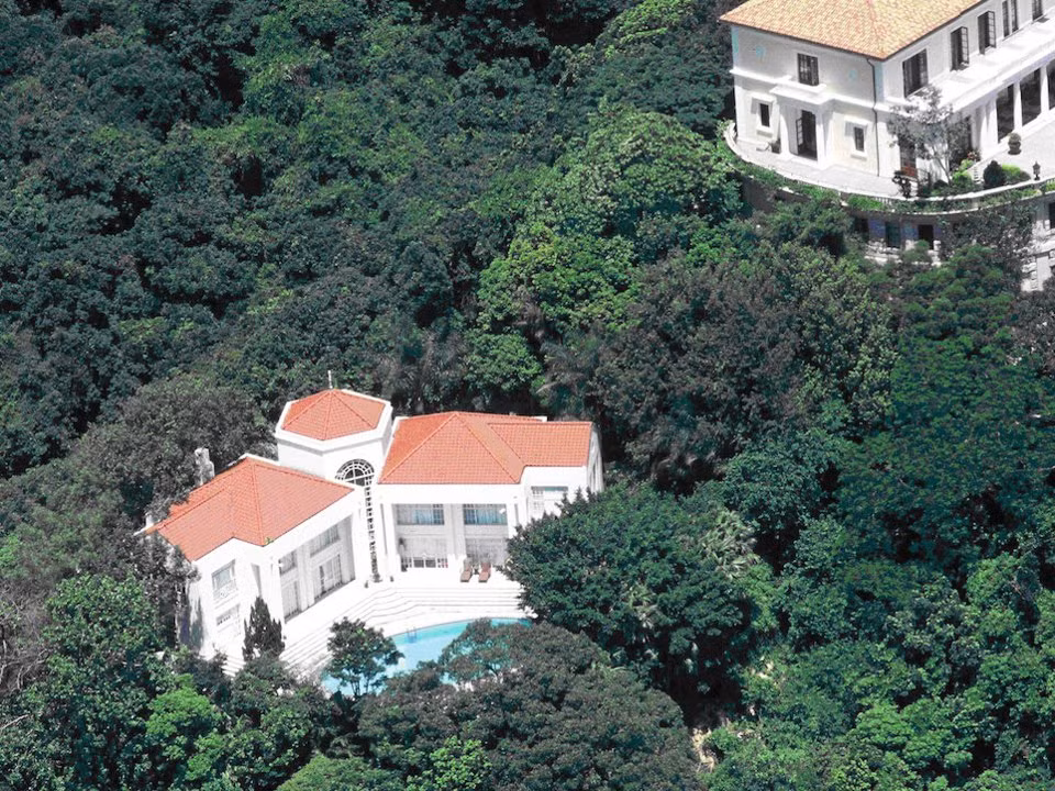 Co gi ben trong biet thu dat nhat Hong Kong vua rao ban