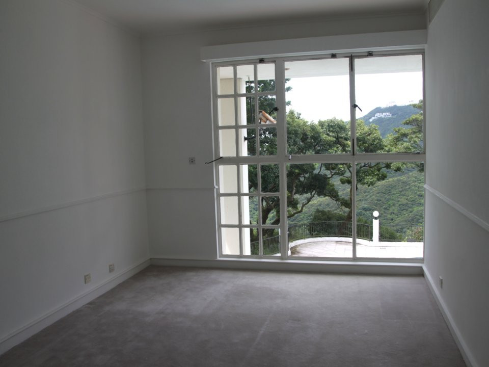 Một phòng có hướng nhìn ra khu đồi Peak.