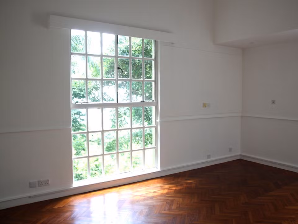 Thêm một căn phòng ngập nắng khác.