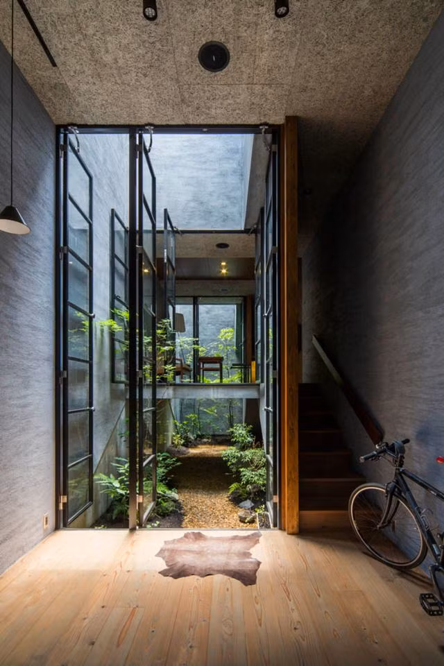 Khoảng thông tầng là nơi lấy ánh sáng cho các phòng bên trong.