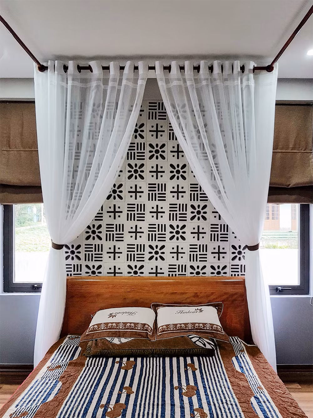 Bên cạnh đó, gạch thông gió còn mang đến vẻ đẹp độc đáo, sáng tạo, ấn tượng và tạo không gian sinh động cho ngôi nhà. Ảnh: Happynest.