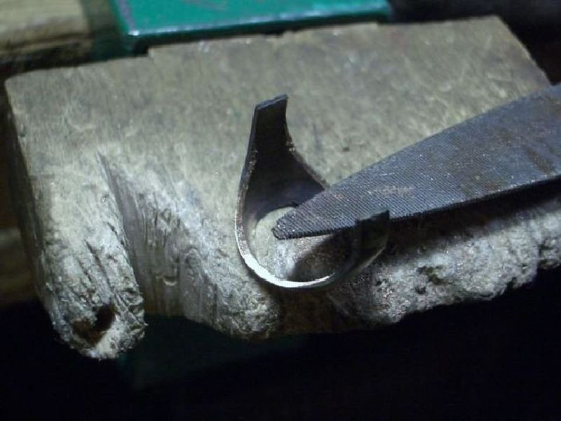 Công đoạn mài giũa các góc cạnh không thể thiếu.