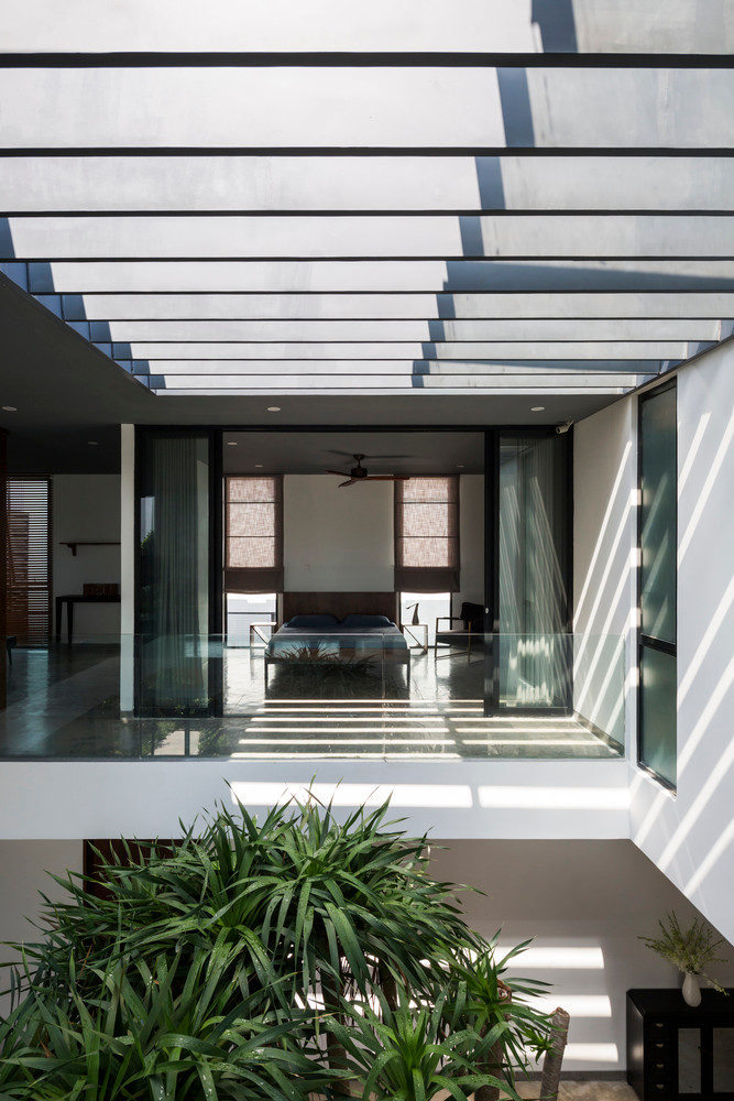 Mái hắt dùng để điều tiết nắng chiếu và thông khí.