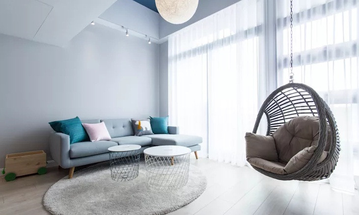 Kết hợp sofa với xích đu treo.