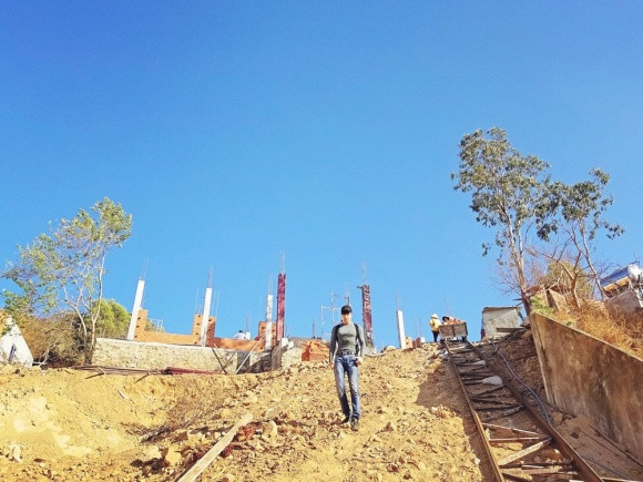 Cận cảnh ngôi biệt thự đang trong quá trình thi công. Ảnh: Phapluatplus.