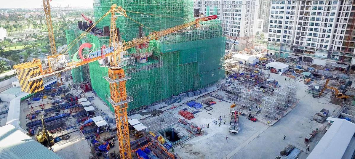 Một góc trên công trường thi công của tòa nhà. Ảnh: Rever.