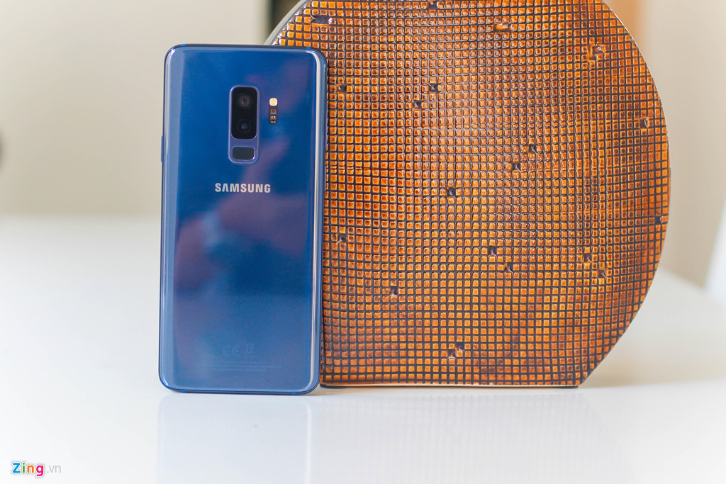 Còn khi sử dụng trong điều kiện ánh sáng bình thường, màu xanh trên máy rất tươi.