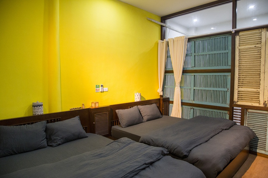 Cửa sổ cánh chớp mang đậm hơi hướng cổ điển.