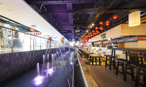 Thông tin phải trả lại mặt bằng khiến tình trạng ế ẩm tại chợ Sense Market càng thấy rõ. Ảnh: Zing.