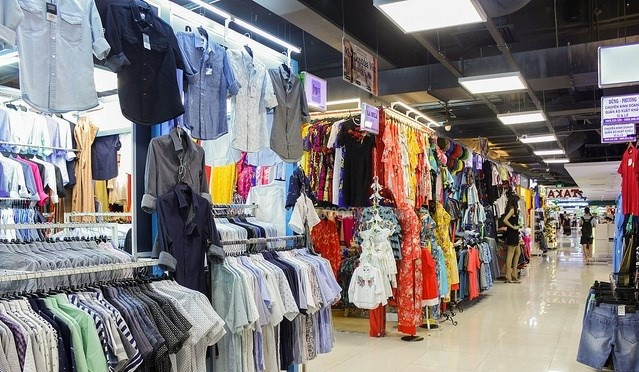 Nhiều tiểu thương khi nghe tin dữ cũng hoang mang dẫn đến việc buôn bán ở mức cầm chừng. Ảnh: Diadiemanuong.