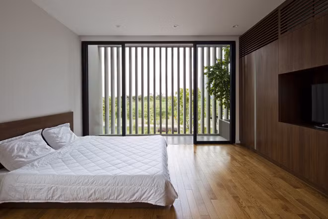 Phòng ngủ với nội thất đơn giản.