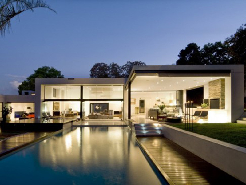 Biệt thự theo phong cách tối giản sử dụng yếu tố ánh sáng tạo nên các hiệu ứng thị giác thú vị. Ảnh: Angcovat.