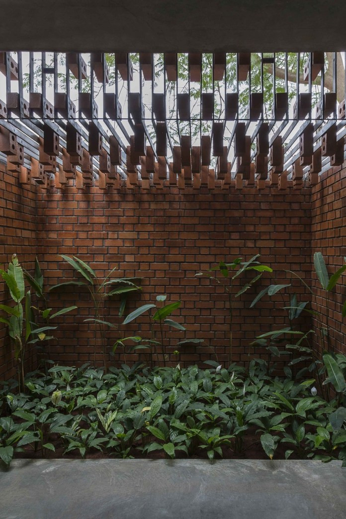 Khoảng sân vườn nhỏ với thiết kế độc đáo.