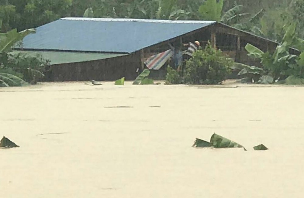 Lu quet bat ngo khien hang chuc mai nha 'bien mat' o Kom Tum-Hinh-2