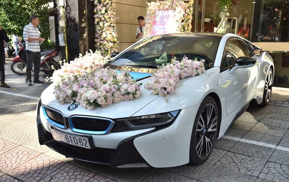 Xe hoa là mẫu xe thể thao thuộc dòng BMW i8 có giá tại Việt Nam khoảng 7 tỷ đồng. Ảnh: Zing.