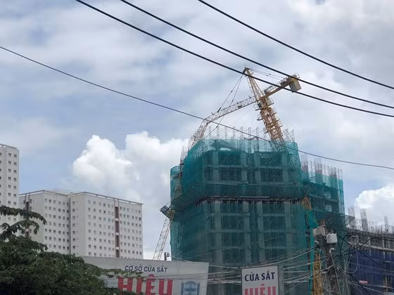 Đáng lưu ý, đây không phải là lần đầu tiên dự án có liên quan đến Vạn Thái Land xảy ra sự cố sập cần cẩu. Ảnh: Thegioitiepthi.