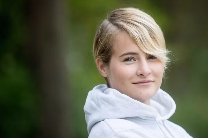 Trong hai chị em, Katharina góp mặt nhiều hơn tại Ferd và đã hoàn thành chương trình thực tập của công ty. Katharina từng theo học ngành khoa học xã hội tại trường đại học Amsterdam.