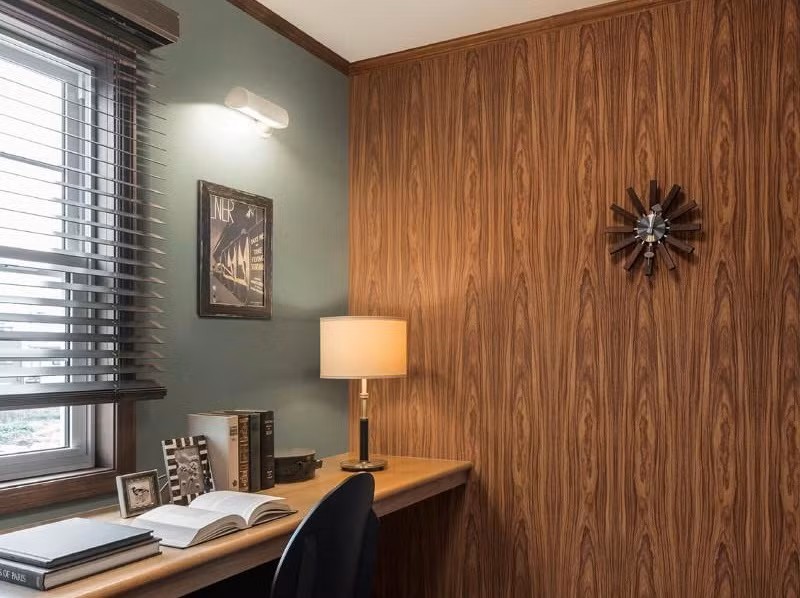 Gam màu nâu trầm làm tăng thêm vẻ sang trọng cho căn phòng. Ảnh: Giaydantuongnhat.