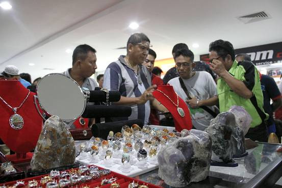 Vì vậy, trung tâm Đá quý Jakarta trở thành điểm du lịch hút khách tại "đất nước nghìn đảo" này. Ảnh: WJC.