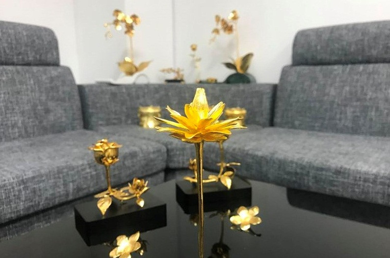 Khi hoàn thành, bông hoa súng độc đáo này có giá 200 triệu đồng. Nguồn ảnh: Golden Gift Việt Nam.