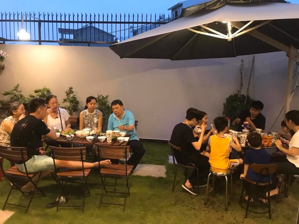 Xuyt xoa biet thu hoanh trang cua vo chong Oc Thanh Van