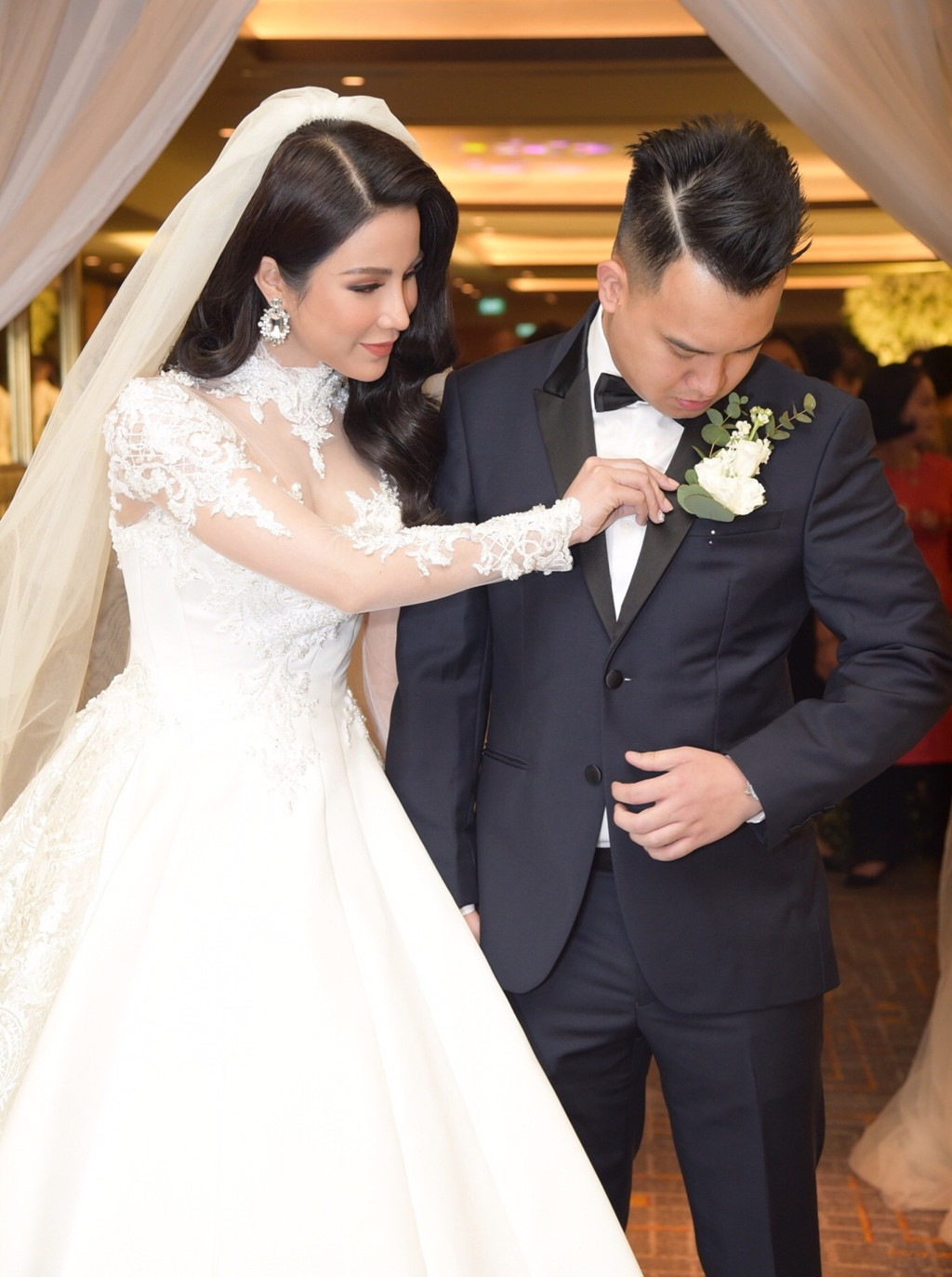 Tại sự kiện trọng đại của cuộc đời, Diệp Lâm Anh chọn hai chiếc váy cưới lộng lẫy với tổng giá trị lên tới 200 triệu đồng. Ảnh: Zing.