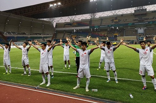 Sau khi giành chiến thắng Olympic Nhật Bản với tỷ số 1-0, đội tuyển Olympic Việt Nam giành trọn 9 điểm và cán đích ở vị trí số một bảng D tại ASIAD 2018. Ảnh: VOV.