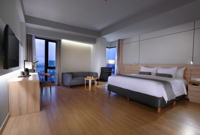 Khách sạn có 131 phòng nghỉ và suite. Tất cả các phòng đều có cửa sổ với tầm nhìn ra đường phố và cảnh núi. Ảnh: Traveloka.