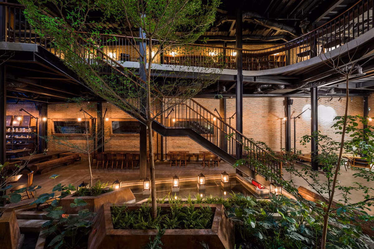 Nhờ đó, ở bất kỳ góc nào khách cũng có thể ngắm nhìn không gian xanh và cảm nhận được sự thay đổi của thời tiết.