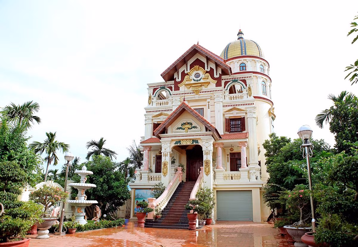 Biệt thự cổ điển sang trọng có sân vườn đẳng cấp. Ảnh: Kientrucadong.