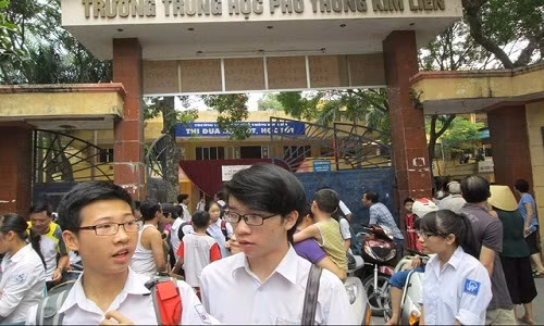 Nhiều ý kiến lo lắng học sinh sẽ áp lực hơn nếu thi nhiều môn trong kỳ thi vào 10. Ảnh: Q.A