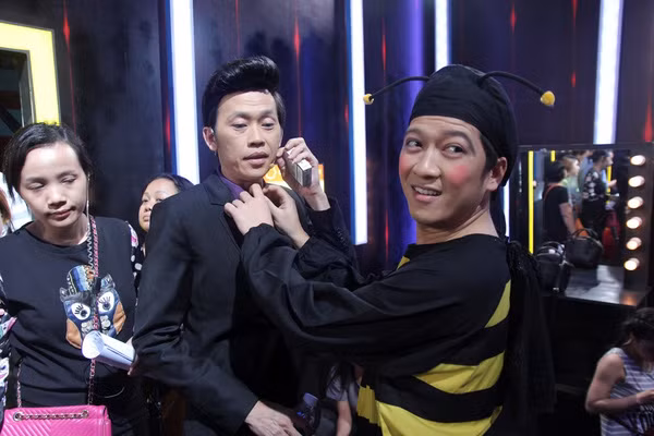 Với mật độ phủ sóng dày đặc như hiện nay, ước tính danh hài Trường Giang có thể thu về khoảng 500 triệu đồng mỗi tuần. Ảnh: Dân Việt.