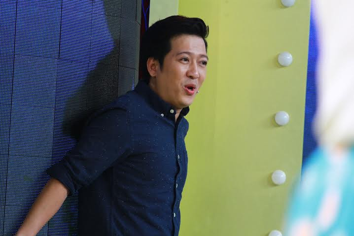 Nổi đình đám qua vai diễn "Mười Khó", Trường Giang nhanh chóng trở thành danh hài đắt show và sở hữu lượng fan lớn trong làng giải trí. Anh còn đảm nhận vị trí giám khảo nhiều chương trình truyền hình. Ảnh: Lifestyle.