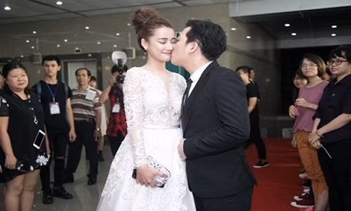 Theo nhiều nguồn tin mới đây, cặp đôi Trường Giang - Nhã Phương sẽ tổ chức tiệc đính hôn vào ngày 24/8 tại Đà Nẵng và lễ cưới diễn ra sau đó ở ở TP HCM vào tháng 9. Ảnh: Vietnamnet.