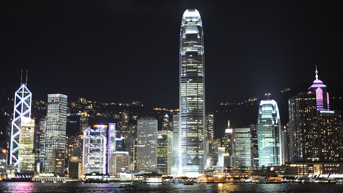 Là một trong những khu vực có giá nhà đắt nhất thế giới, Hong Kong đứng vị trí thứ 2 trong danh sách với mức tăng 16%. Từ năm 2009, thị trường nhà ở Hong Kong đã dẫn đầu danh sách này nhưng được dự báo sẽ hạ nhiệt trong vài tháng do lãi suất tăng. Ảnh: Youtube.